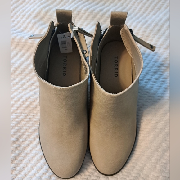 Torrid Side Zip Heel Bootie Size 10WW - Picture 3 of 11